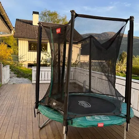 Cozy 3-bedroom With View To Lysefjorden Holiday home *